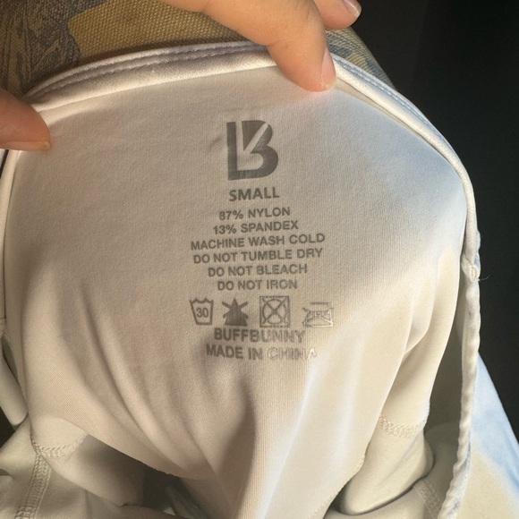 Buff bunny white marble crop top - Picture 5 of 5